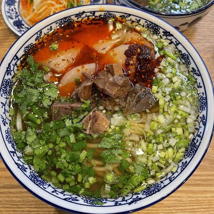 イスラム教を信仰する中国少数民族が生み出した「蘭州牛肉麺」を食してきました。