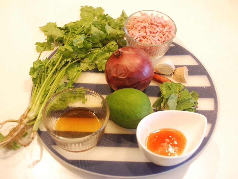 タイ風「パクチーとミント香るひき肉と紫玉ねぎのサラダ」のつくり方