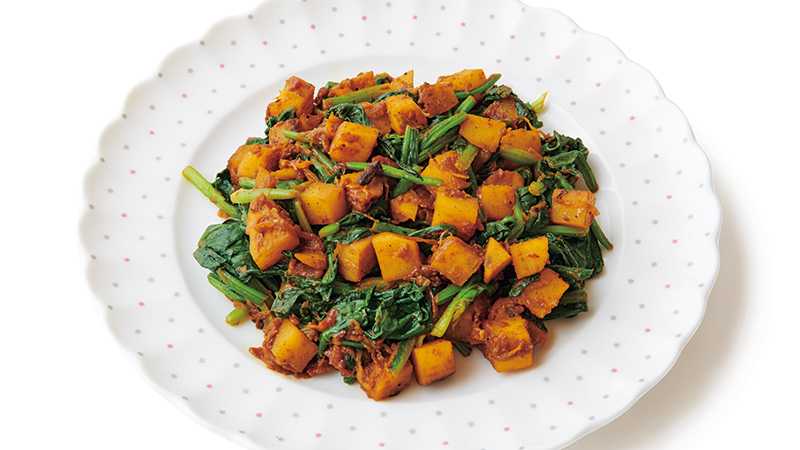 印度カリー子さん直伝の『ほうれん草ポテトカレー』が、シンプルかつ美味しそうで作ってみたくなります。