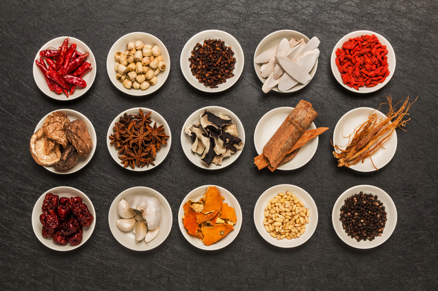 『世界一美味しいカンタン薬膳ごはん』の著者による”薬膳の基本”の説明がわかりやすいです。