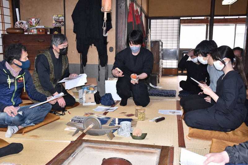 忍者が薬草と深い関わりを持っていたことから、青森県の忍者ゆかりの地で薬草茶開発